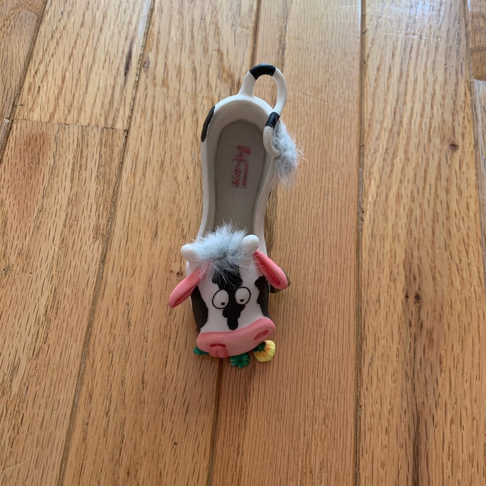 Willow Hall Shoo Shoo Figurine - Moo Moo